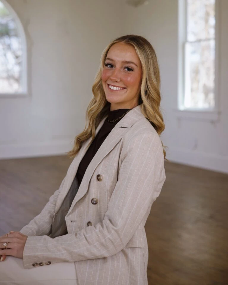 Katie Newsome Headshot
